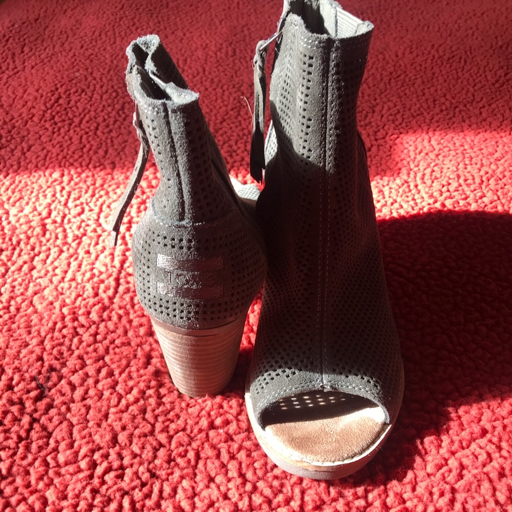 Tom Booties - Picture 3 of 3